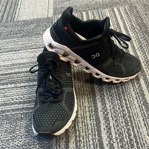 ON Cloudswift Sneaker- Women’s Size 9